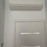 Przykładowa realizacja montażu klimatyzacji u klienta nad drzwiami przez firmę RjSystem